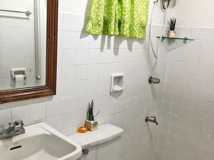 חדר משפחתי, Royal Thee Bed & Breakfast