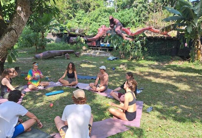 Standard Tent, Río Elemento