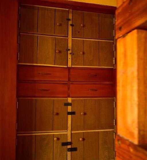 共用房间的床, Río Elemento