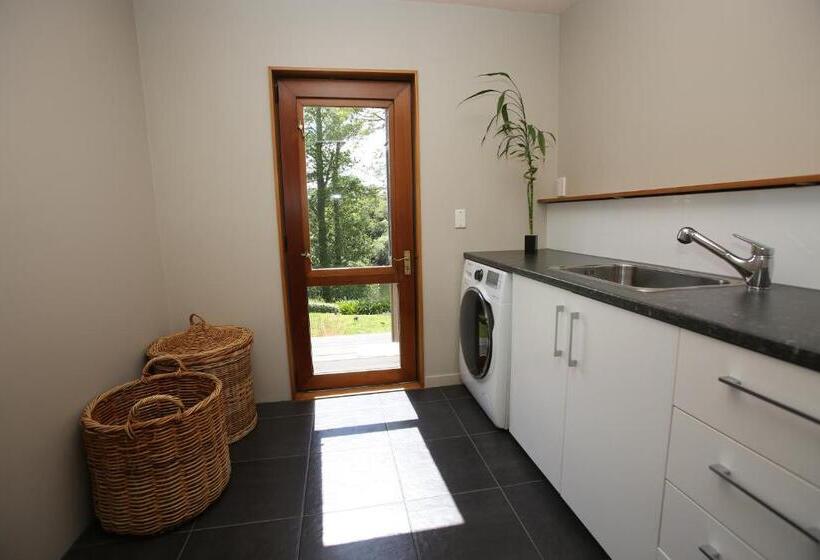 １ベッドルームハウス, On The River