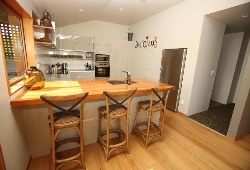 １ベッドルームハウス, On The River