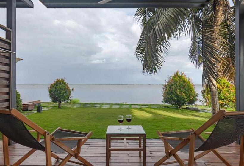 ویلای 1 خوابه, Stayvista At The Rain River Villa With Infinity Pool