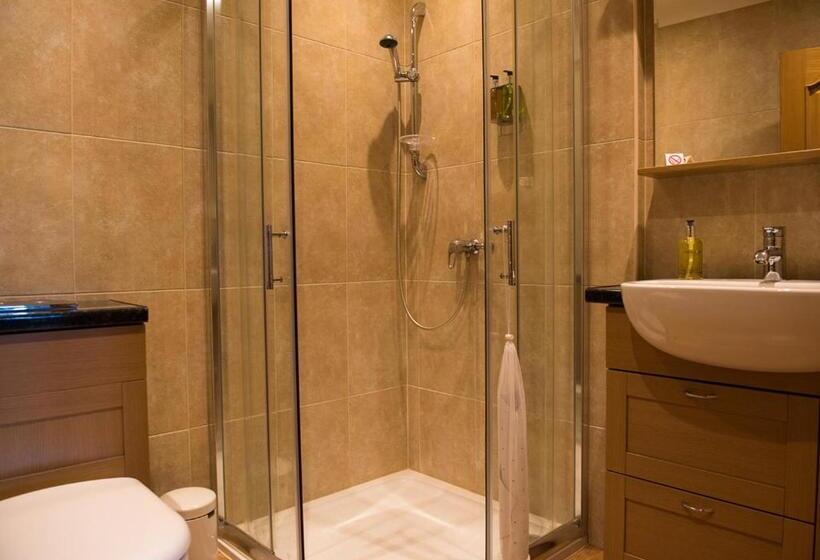 اتاق استاندارد, The Roses B&b