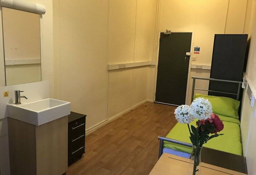 标准单人间, Halpin House