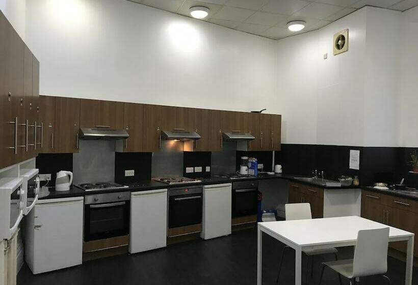 标准间, Halpin House