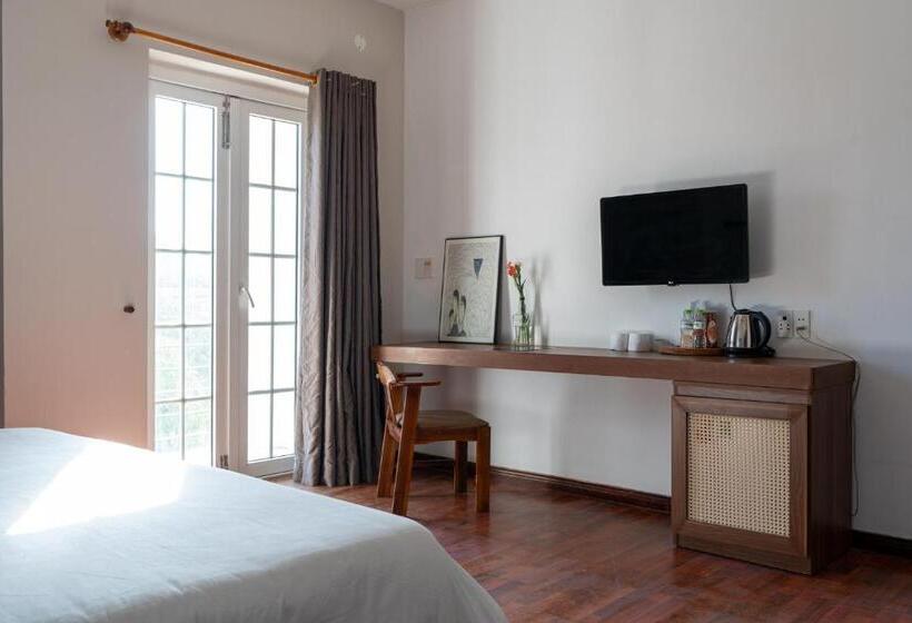 اتاق لوکس با بالکن, Lynk Stay Hoian