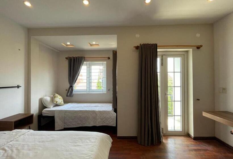 اتاق لوکس با بالکن, Lynk Stay Hoian