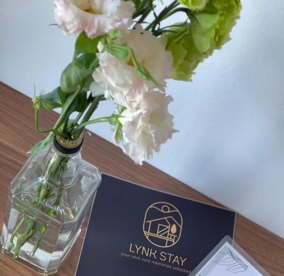 اتاق لوکس با بالکن, Lynk Stay Hoian