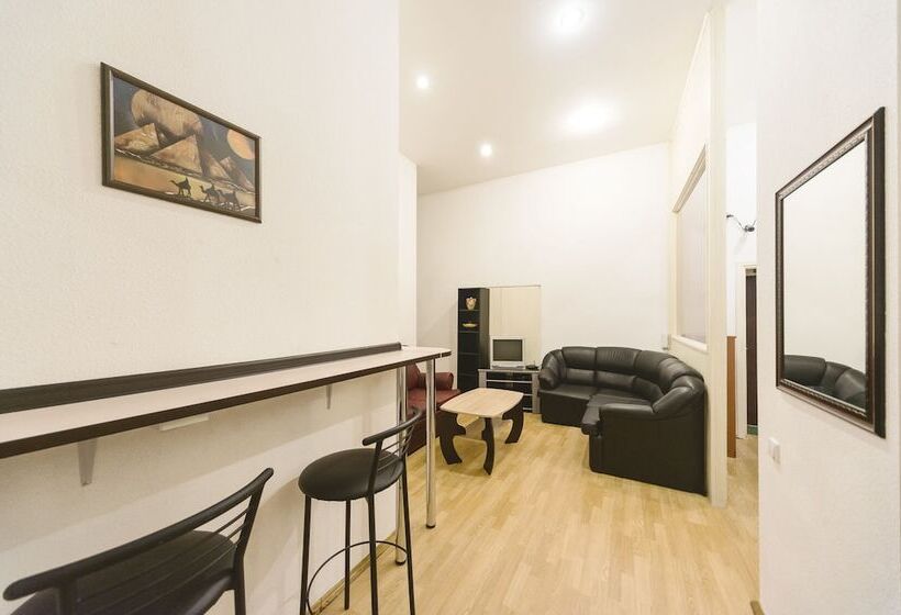 اتاق استاندارد سه نفره, Muzey Hostel