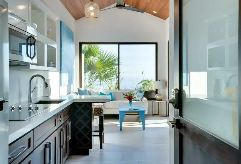 Juniorsviitti Uima-allas, Golden Pineapple Villas Adults Only