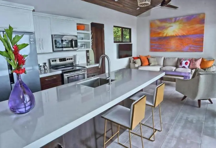 Sviitti Uima-allas, Golden Pineapple Villas Adults Only