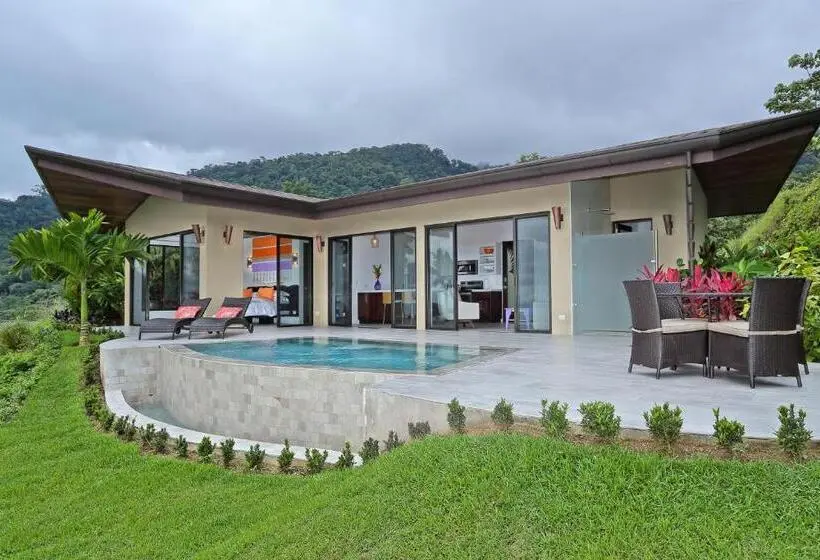 Sviitti Uima-allas, Golden Pineapple Villas Adults Only