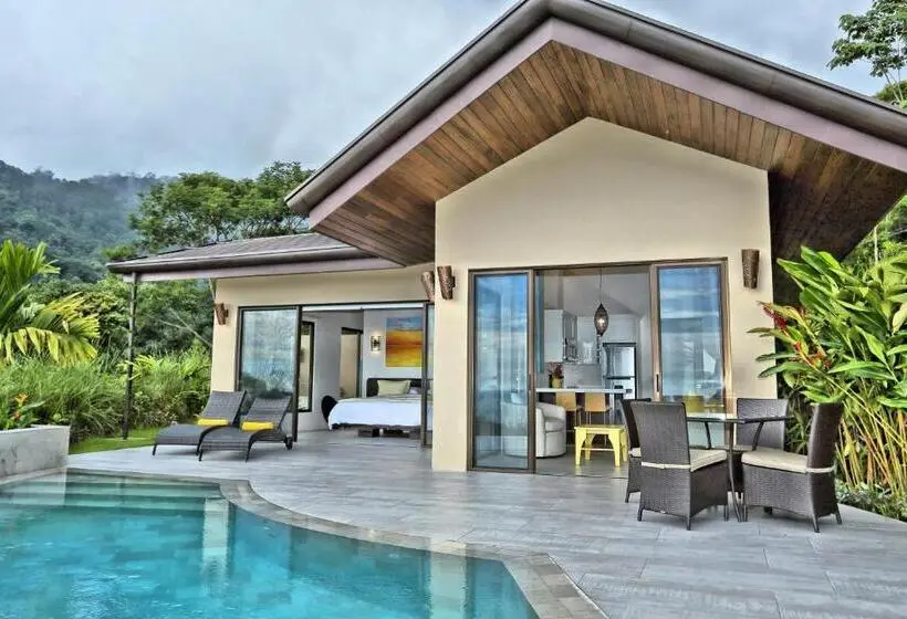 Sviitti Uima-allas, Golden Pineapple Villas Adults Only
