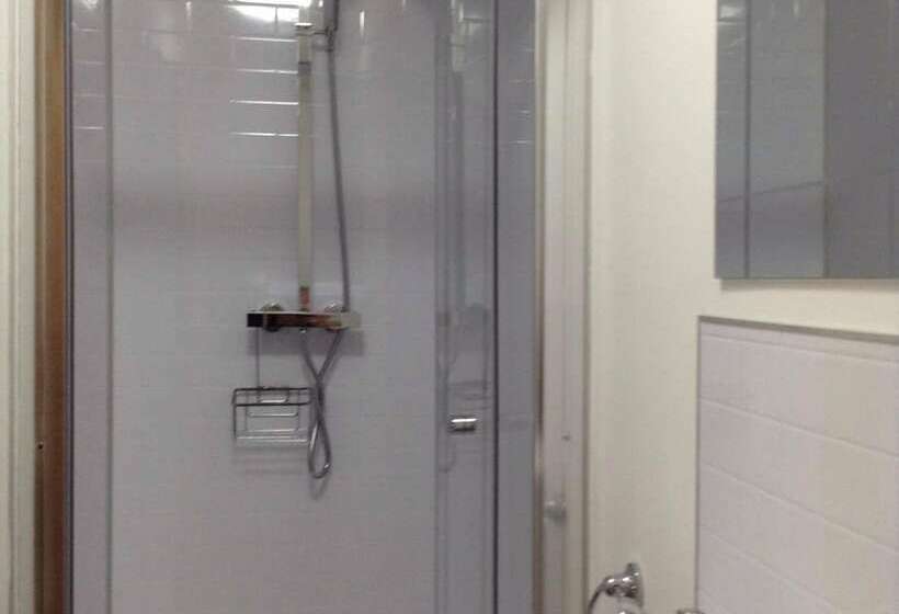 חדר סטנדרט, The Bear On The Square