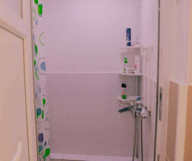 تختخواب در اتاق مشترک, Somoni Hostel