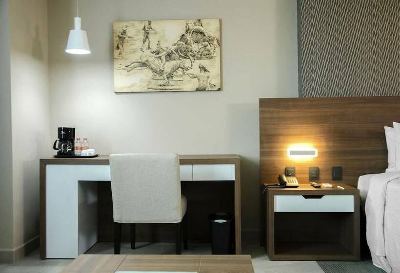 اتاق لوکس, 5 De Mayo