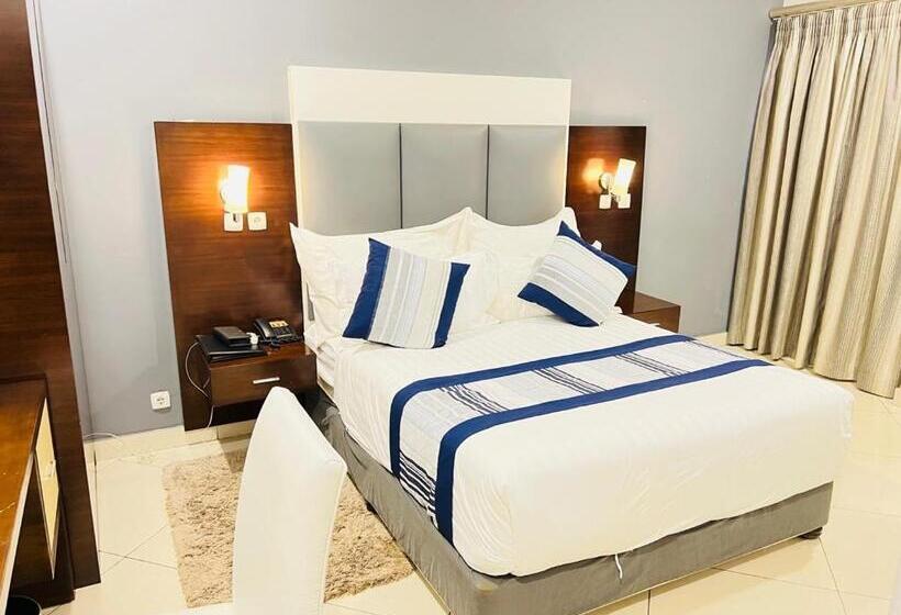 带大床的标准间, Amirana