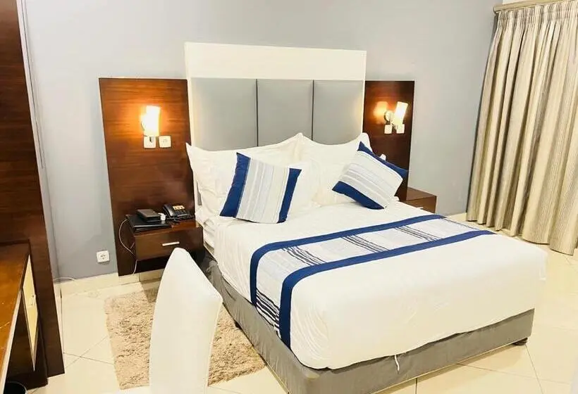 Standardzimmer Kingsize Bett, Amirana