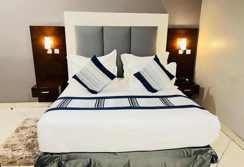 带大床的标准间, Amirana