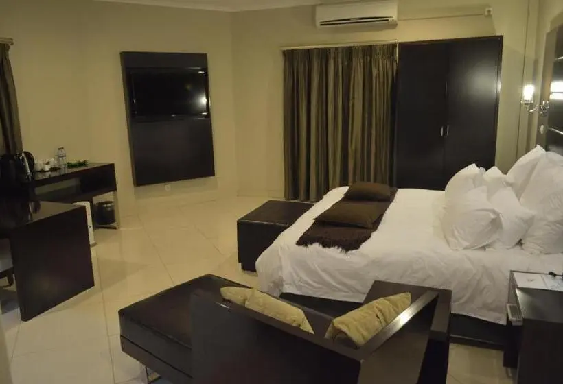 Executive Suite, Amirana