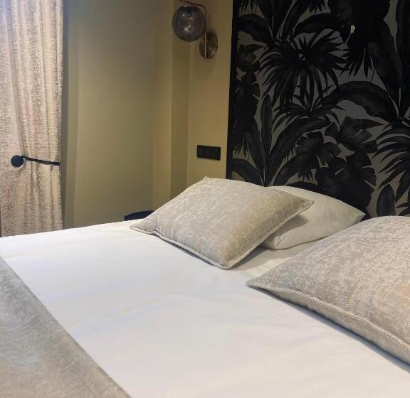 디럭스 룸, Du Lion D Or