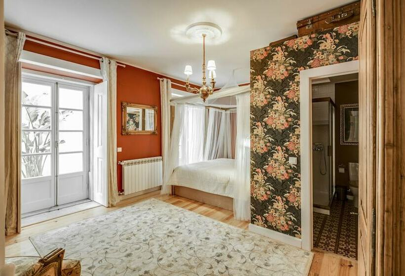 اتاق رمانتیک, Luxa Charmhouse