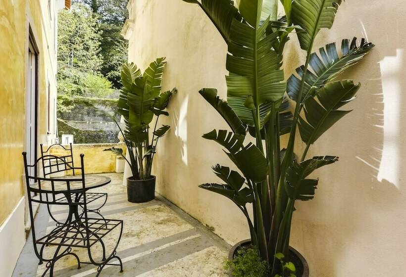 اتاق رمانتیک, Luxa Charmhouse