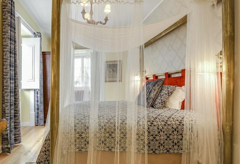 اتاق رمانتیک, Luxa Charmhouse