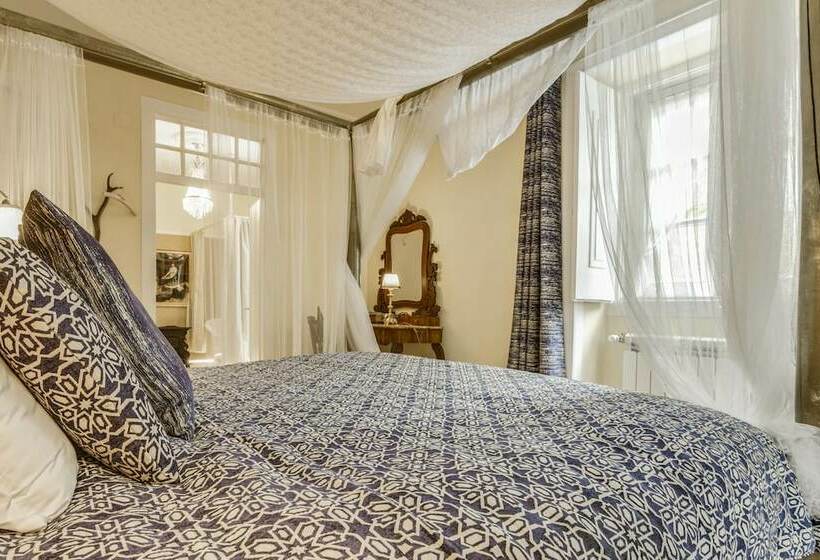 اتاق رمانتیک, Luxa Charmhouse