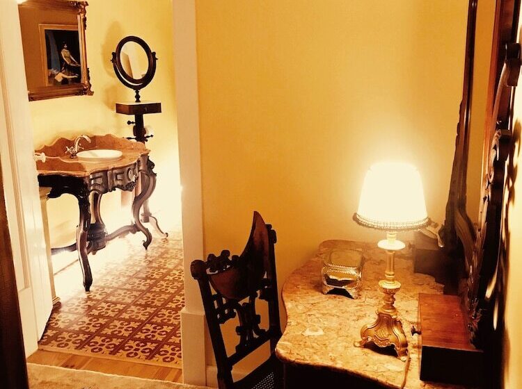 اتاق رمانتیک, Luxa Charmhouse