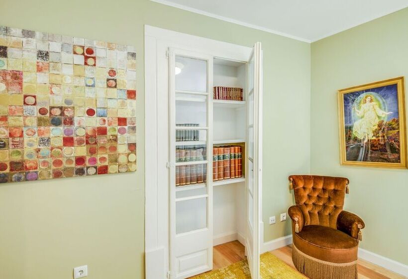 اتاق رمانتیک, Luxa Charmhouse