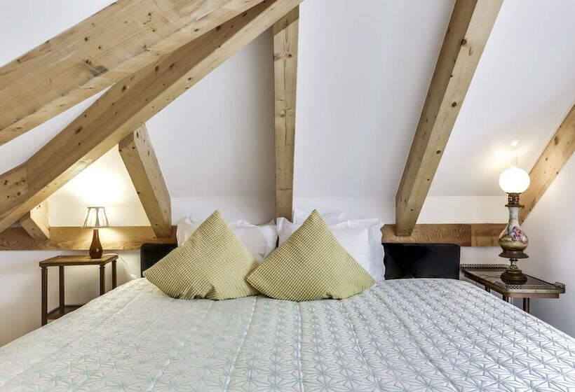 سوییت خانوادگی, Luxa Charmhouse