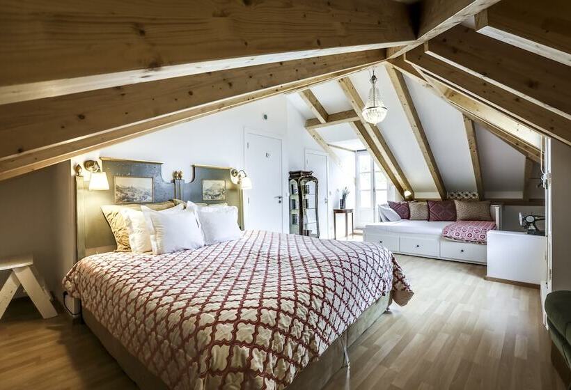 سوییت خانوادگی, Luxa Charmhouse