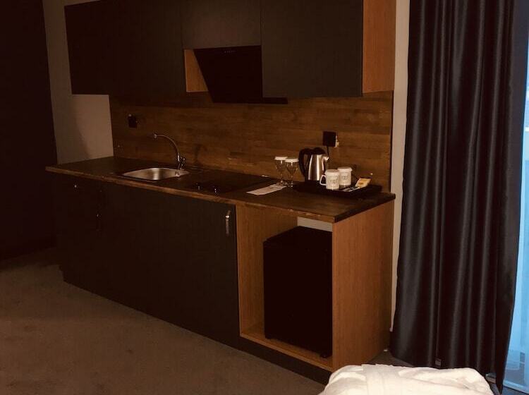 小型套房带阳台, Roof 264 Hotel & Suites