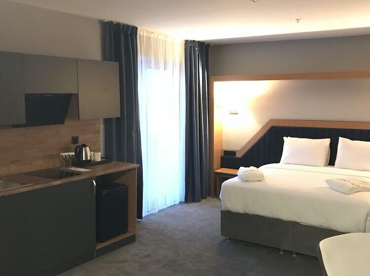 小型套房带阳台, Roof 264 Hotel & Suites