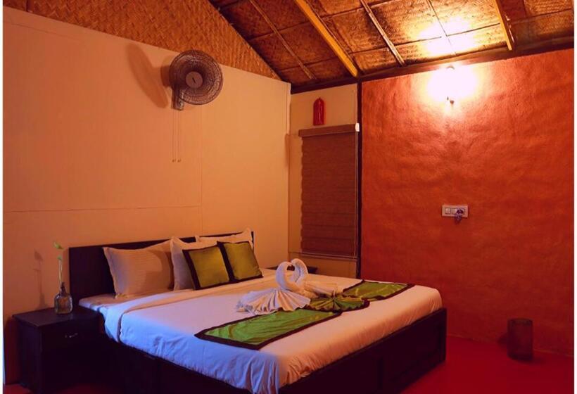 Номер Deluxe с Балконом, Koomankolly Resort