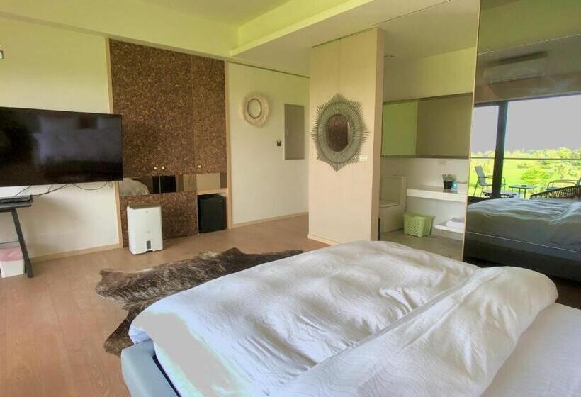 Classic room with balcony, Aqua Star Villa Homestay