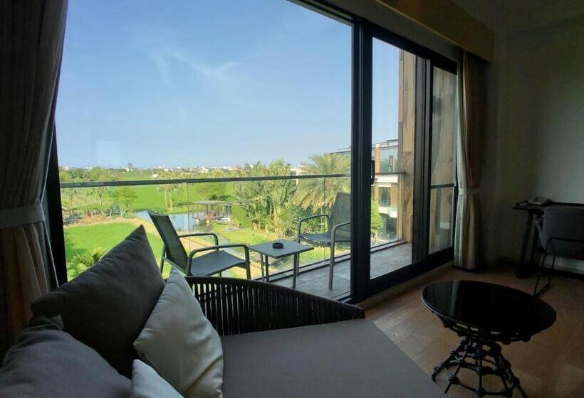 Classic room with balcony, Aqua Star Villa Homestay