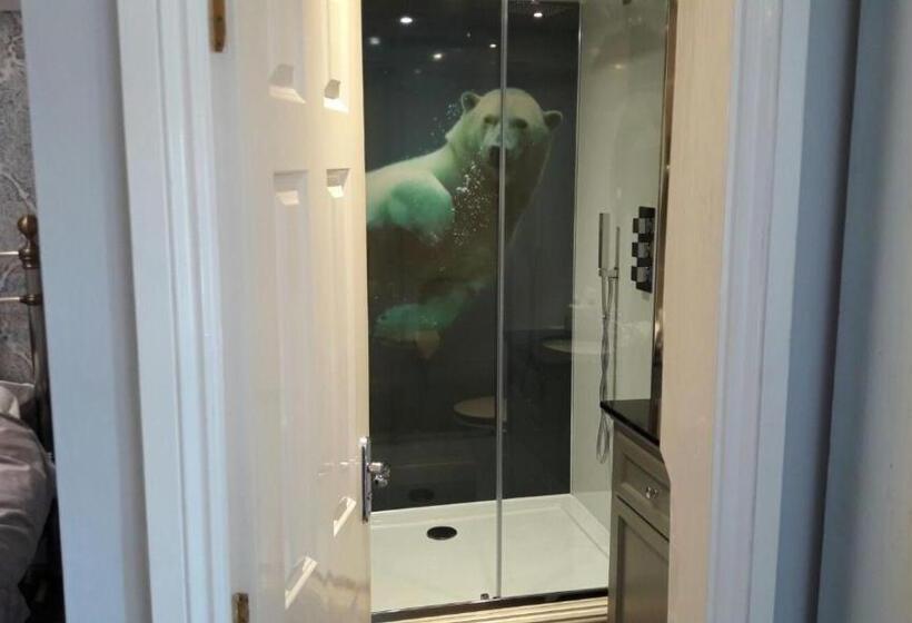 패밀리 스위트, Bonners Lodge