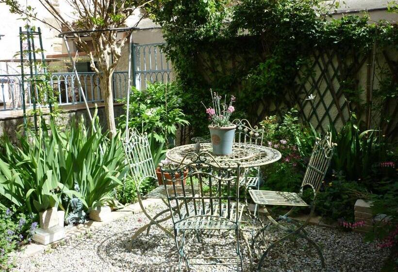 סטודיו סטנדרטי נוף לגינה, La Mirandole