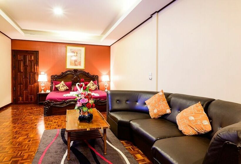 جناح, Rommai At Home