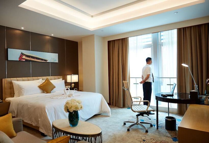 סוויטה דלוקס, The Thousand Lantern Lake