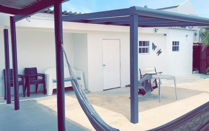 استودیوی استاندارد, Apartment Curacao