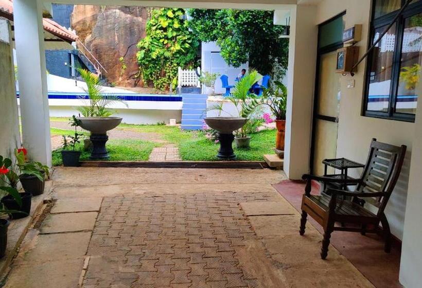 سوییت سوپریور, Elliot Nature Resort