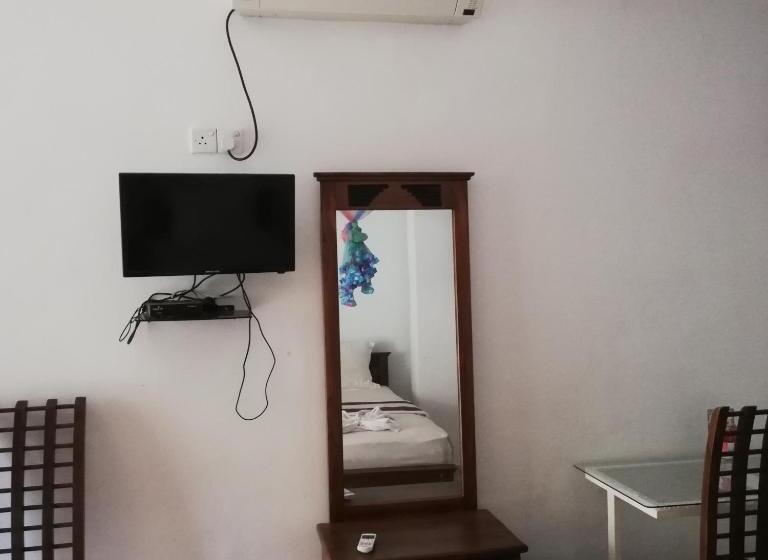 اتاق لوکس سه تخته, Elliot Nature Resort