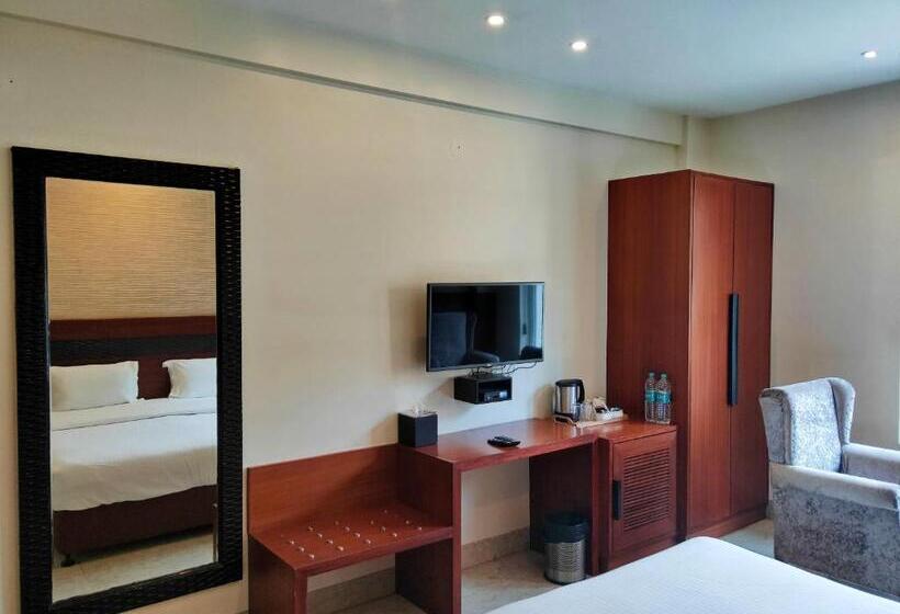 Номер Deluxe, Holy River