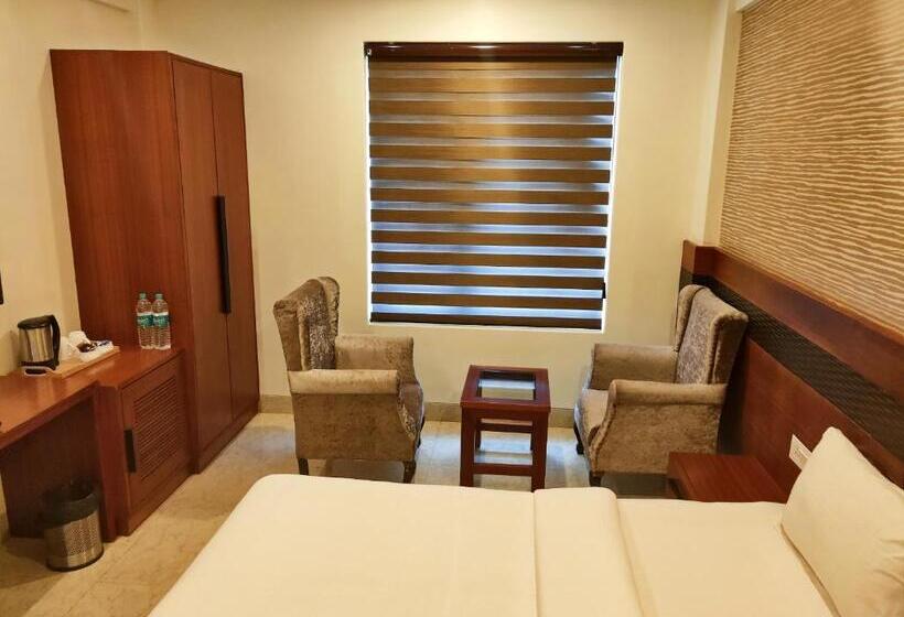 Номер Deluxe, Holy River