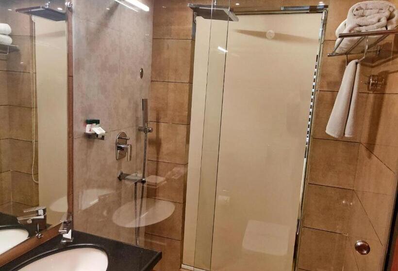 Номер Deluxe, Holy River