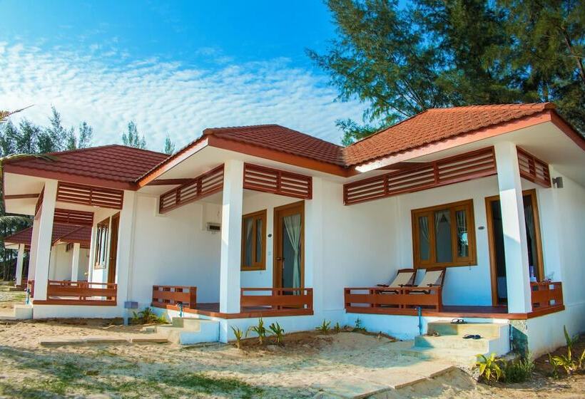 اتاق لوکس با چشمانداز دریا, Ngapali Paradise