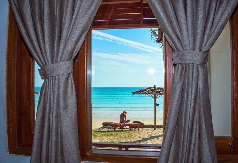 اتاق لوکس با چشمانداز دریا, Ngapali Paradise